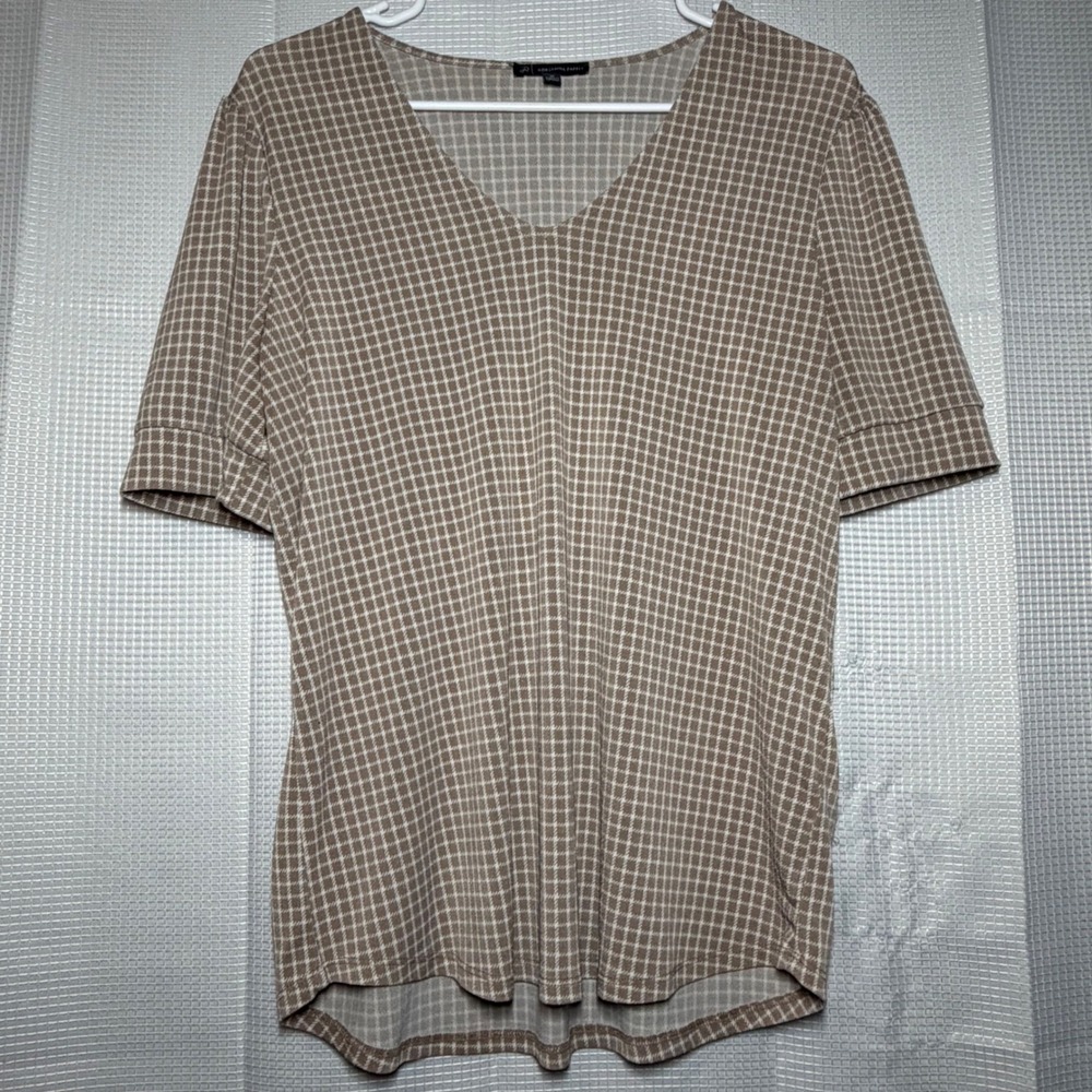 Adrianna Papell V-Neck Top Medium Tan White Grid Print Short Sleeve